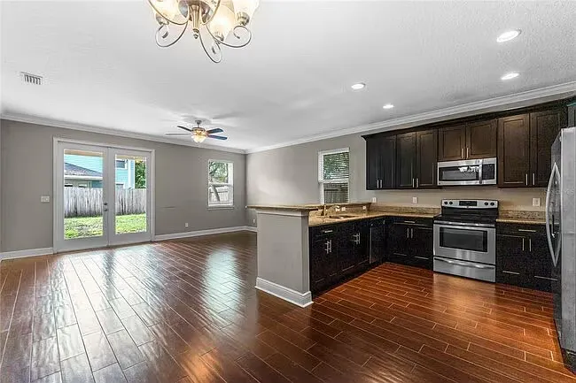 2552 Mayer St — Photo 4