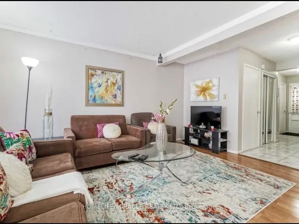 22 Sandringham Ct, Brampton, ON L6T 3Z3