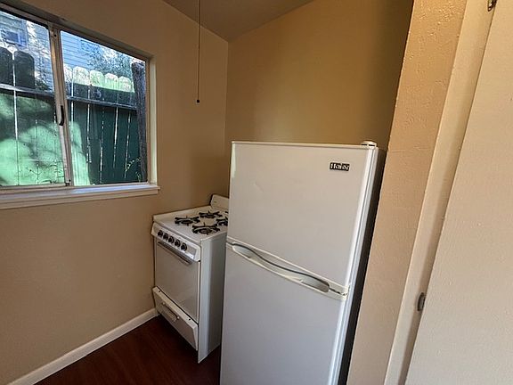 5th image of 425 Finley St APT 5