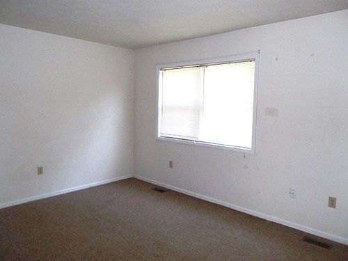 4th image of 21 Roffman Pl