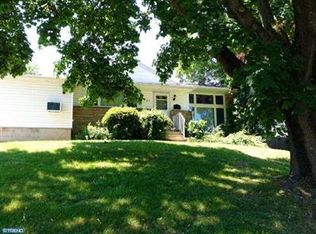 410 Redhill Dr, Broomall, PA 19008