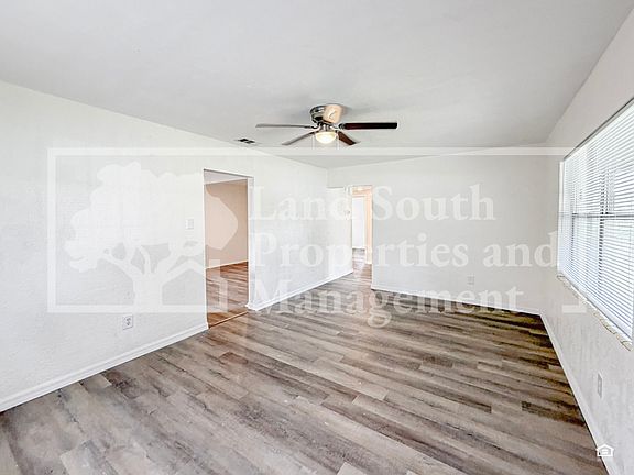 4th image of 2152 Colonial Ave