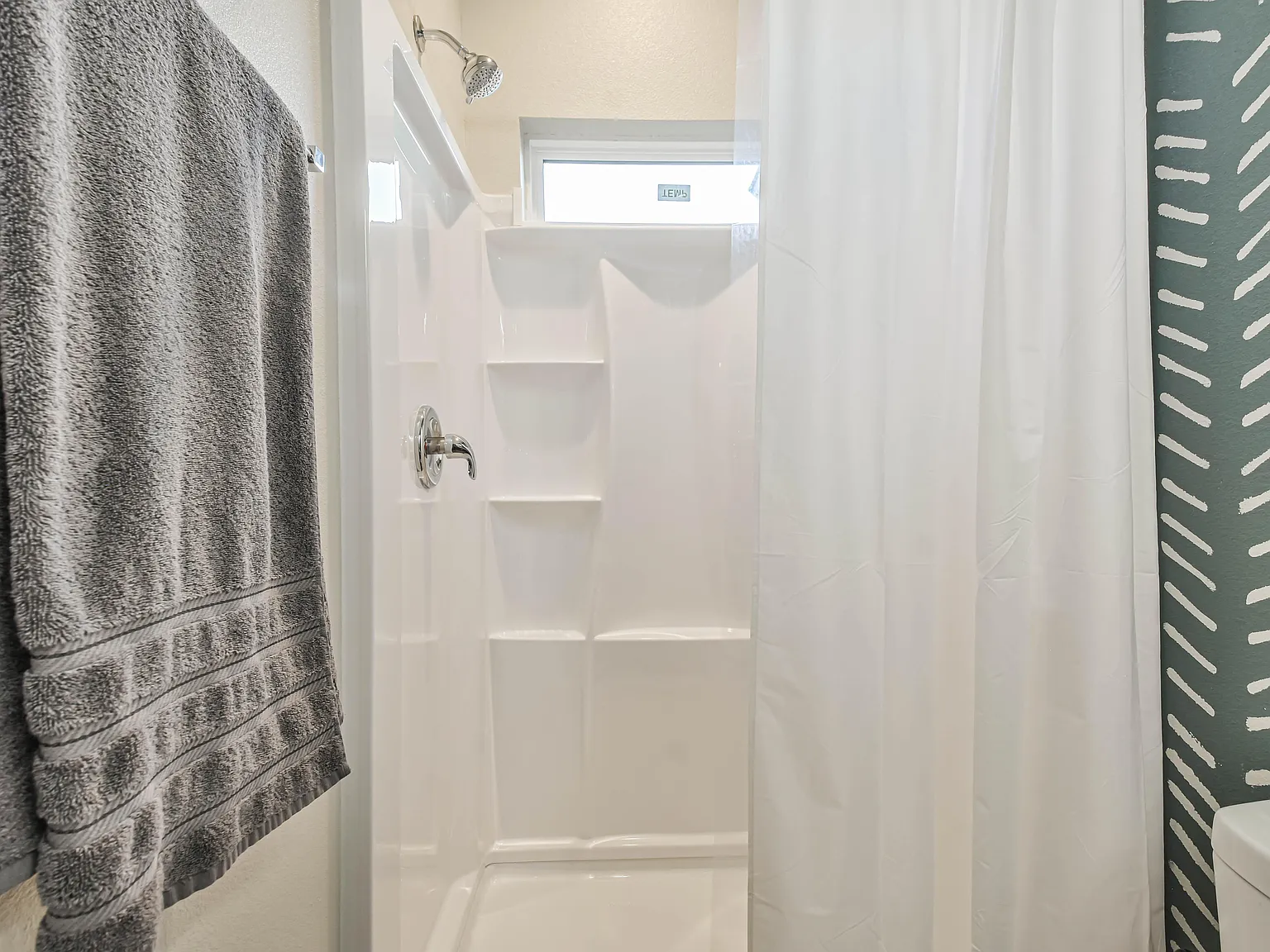 4 bed, 5.0 bath, 1600 sqft, $992 — Photo 4