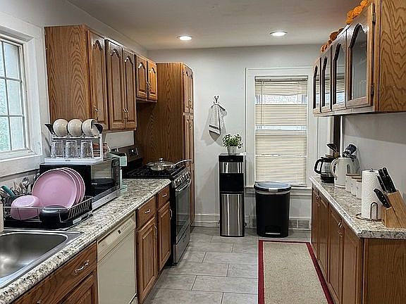 5th image of 6633 Ternes St