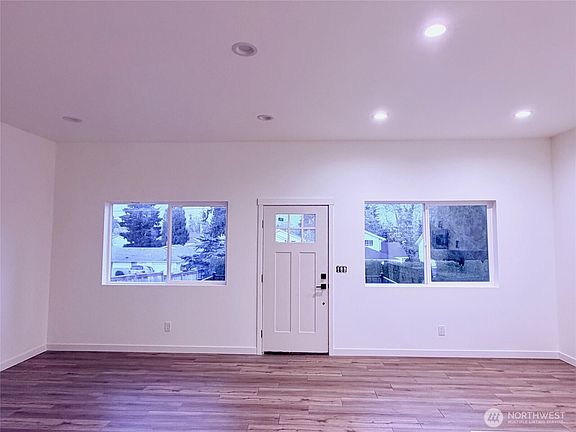 3rd image of 2508 58th Avenue NE