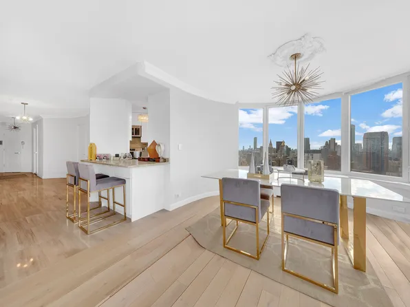330 East 38th Street 48E image 2 of 26