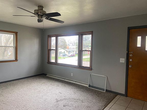 3rd image of 3855 16th Ave