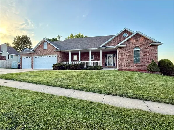 700 E 10th St, Kearney, MO 64060