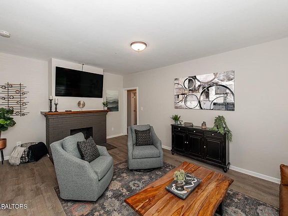 4th image of 1716 8th Ave
