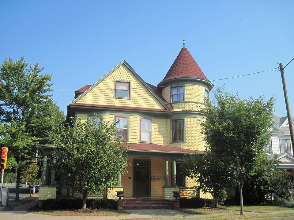 1st image of 301 Goldsborough St #2