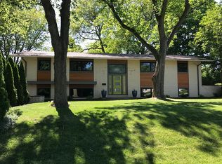 316 Willow Ln, Geneva, IL 60134