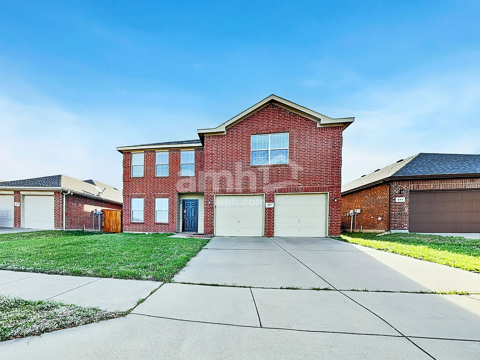 3 bed, 2.5 bath, 2279 sqft, $2,465 — Photo 1