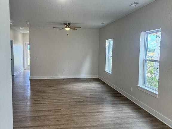 4th image of 1205 Emerald Ct