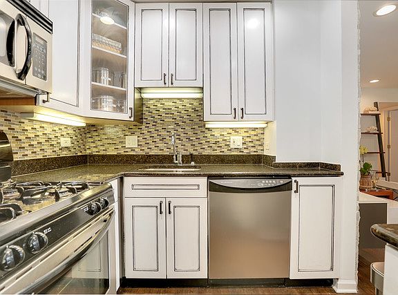 4th image of 2045 N Larrabee St APT 7208