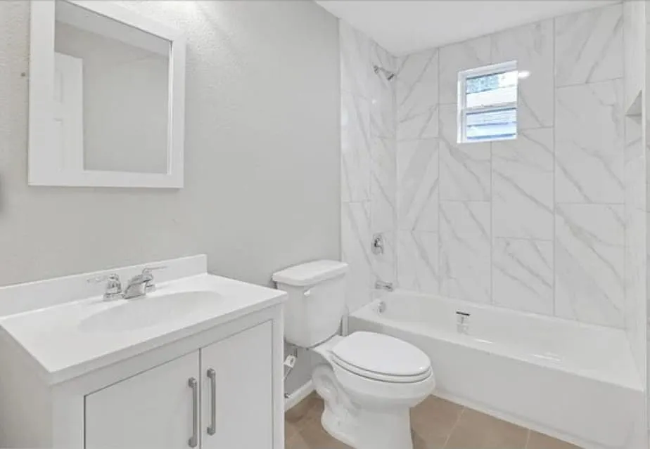 3 bed, 984 sqft, $1,300 — Photo 1