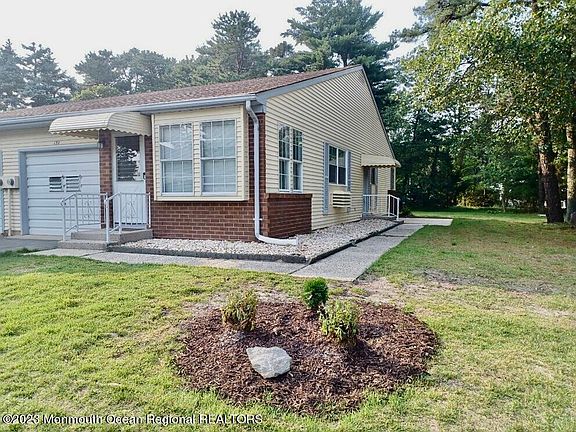 2nd image of 15 Maplewood Drive #B