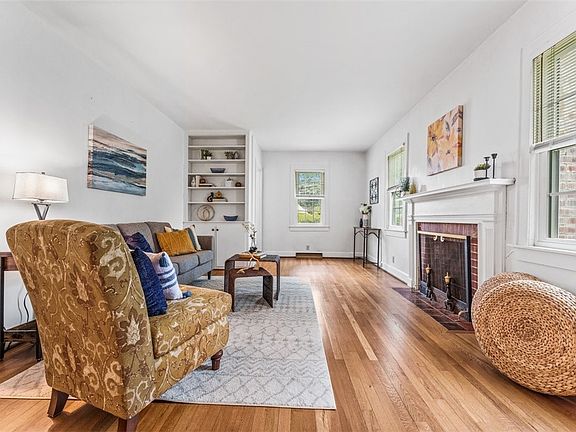 2nd image of 317 S New Castle St