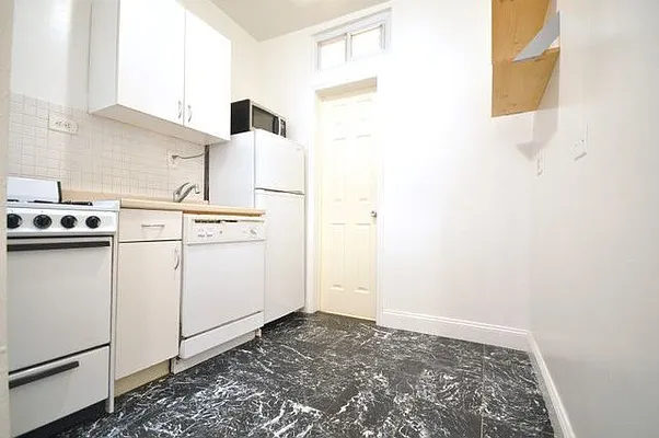 Rented by Compass | media 9