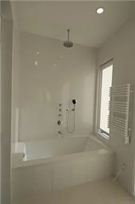 Rented by Veracity NYC LLC | media 13