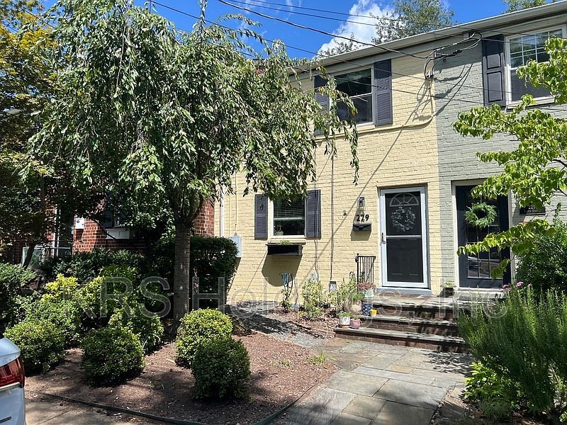 1st image of 229 Aspen St