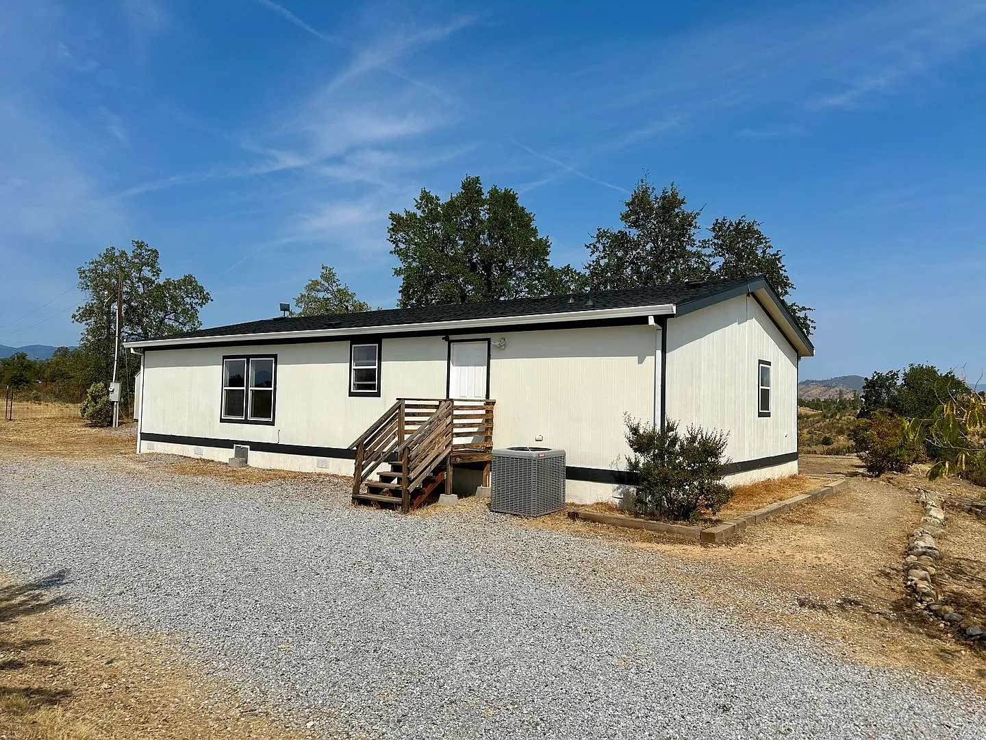 Private Country Retreat on 5 Acres Modern Upgrades, Peaceful Setting — Photo 2