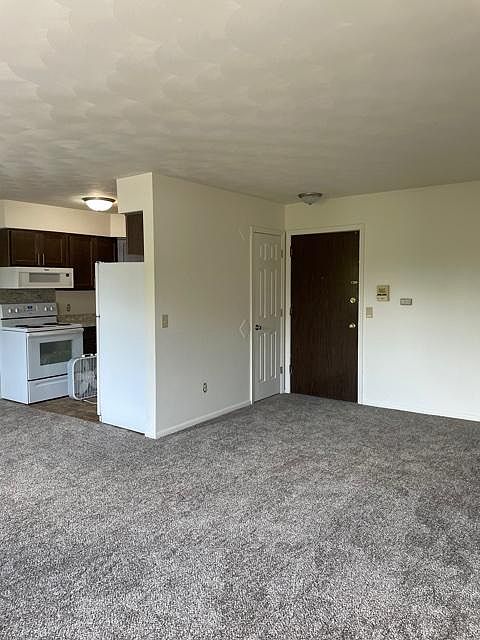 1st image of 4601 W Saginaw Hwy #10