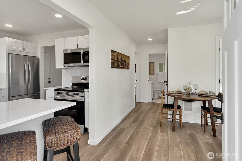 3rd image of 859 118th Street S