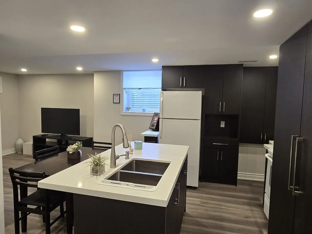 Britannia Rd W, Mississauga — Photo 3