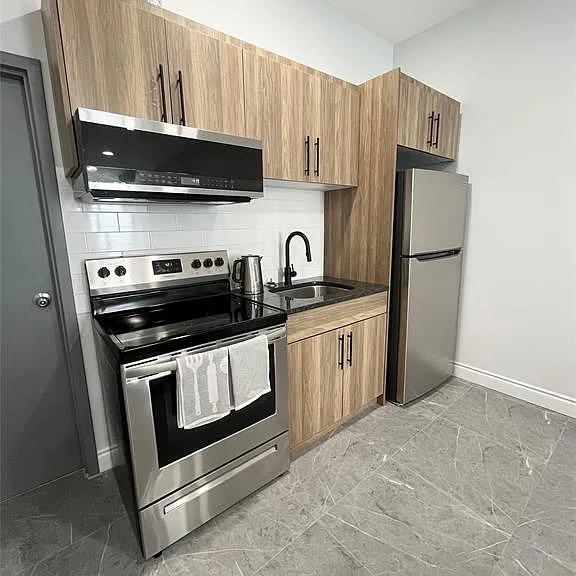 806 Ottawa St — Photo 8