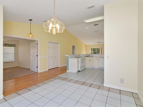 4th image of 162 Morning Glory Cir