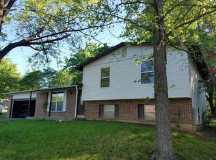 14 E Meadow Ln, Saint Peters, MO