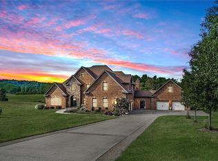 1225 E Hookstown Grade Rd, Clinton, PA 15026