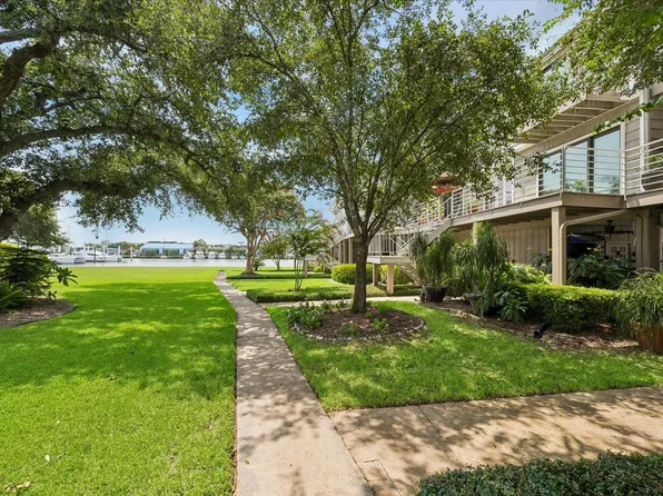 25 Lakewood Ln #25, Seabrook, TX 77586