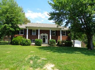 220 Windmill Dr, Paducah, KY 42001