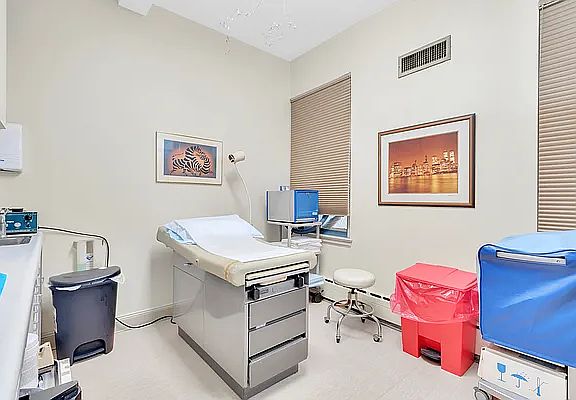 4th image of 23 E 79th St #Gf