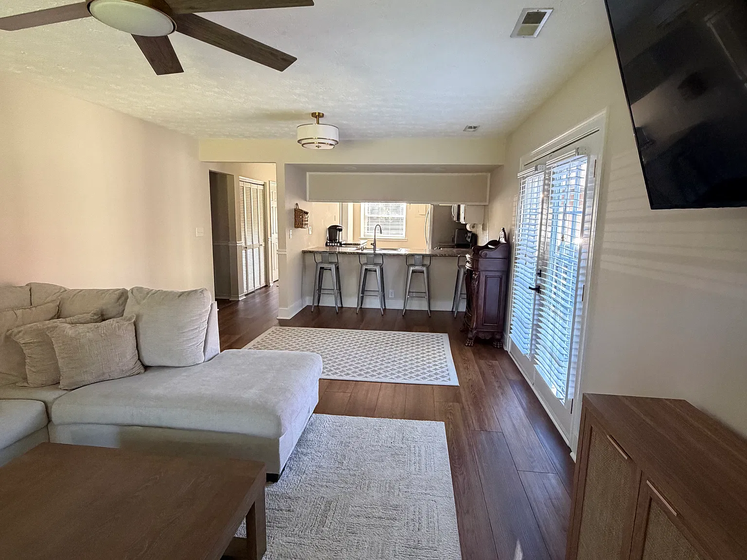 2 bed, 1000 sqft, $1,700 — Photo 4