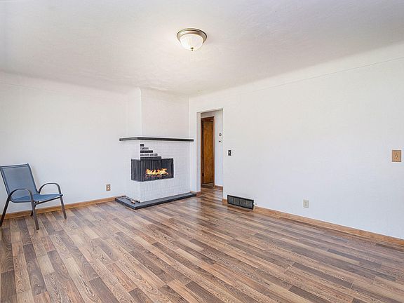 4th image of 95 Spaulding Ave W