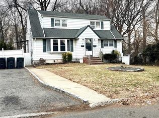 2 Van Valkenburgh Ave, Bergenfield, NJ 07621