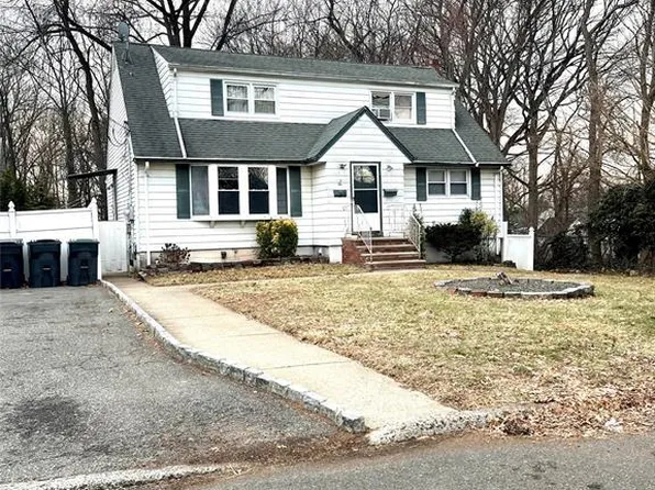 2 Van Valkenburgh Ave, Bergenfield, NJ 07621
