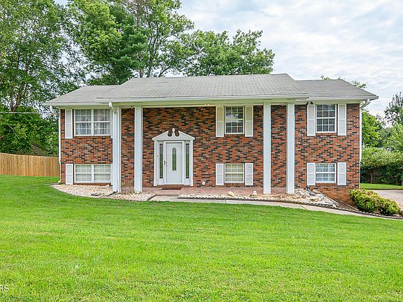2nd image of 704 N Whispering Oak Cir