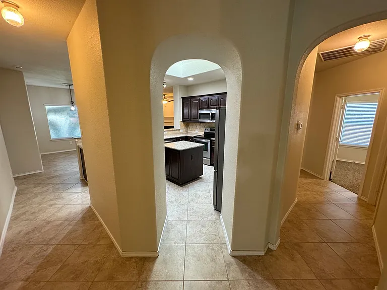 3020 Tamarack Ln — Photo 4