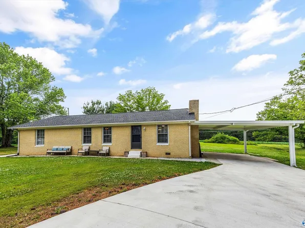 1807 Lindsay Ln N, Athens, AL 35613