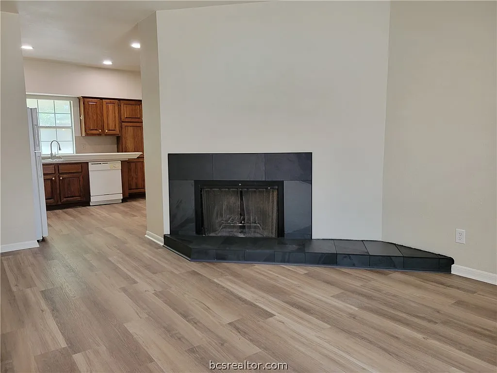 1 bed, 728 sqft, $1,200 — Photo 4