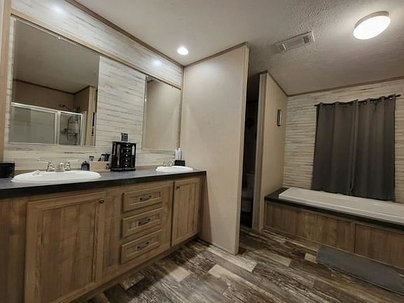 4th image of 262 Brook Park Dr