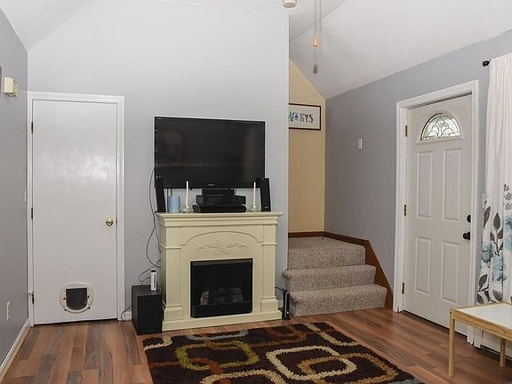 4th image of 298 Creek St #298