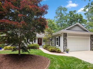 2750 Leucothae Way, Hendersonville, NC 28791
