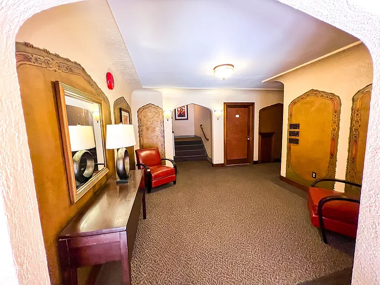 316 E Harrison St — Photo 17