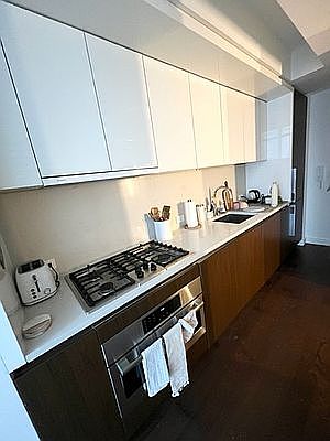 5th image of 635 W 42nd St APT 39K