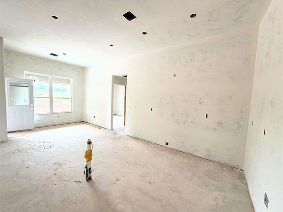 4th image of 2209 Winter Ridge Rd