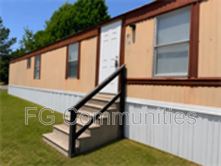 112 Laurin Dr — Photo 1